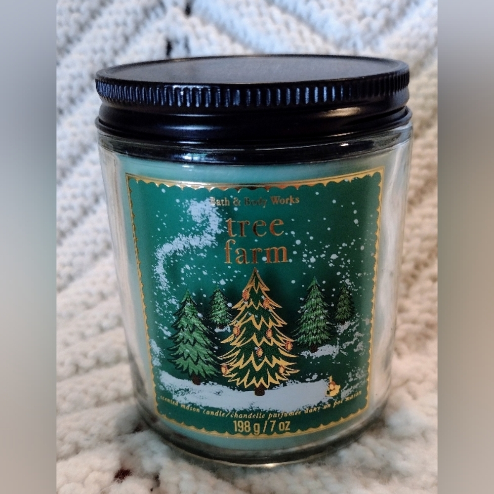 BATH & BODY WORKS TREE FARM  7 OZ S SINGLE WICK CANDLE NEW Christmas Pine Cedar